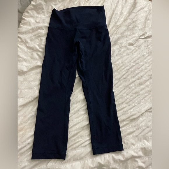 LULULEMON Wunder Train Cropped - Size Small / 4 - Like NEw navy - Picture 2 of 4